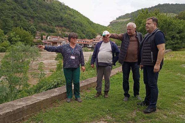 Даниел Панов разговаря с притеснени жители на кв."Асенов"