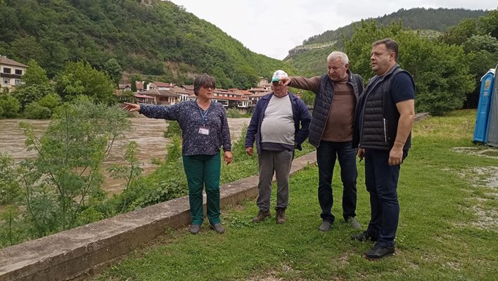 Даниел Панов разговаря с притеснени жители на кв."Асенов"