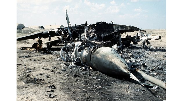 Останки от МиГ-29 свален в небето над Ирак
