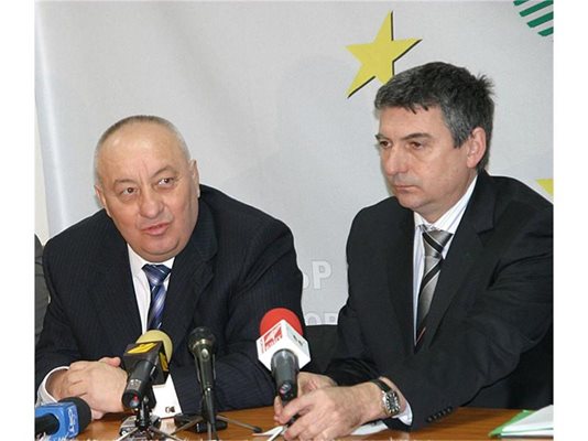 Захари Георгиев (вдясно) не обичал да говори за родствената си връзка с Дража Вълчева...