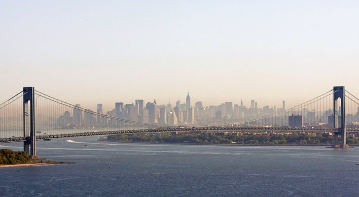 Дебел слой смог над Манхатън е честа гледка в Ню Йорк.