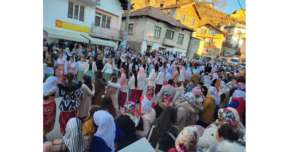 To gather a whole village for dinner in Ribnovo for hair