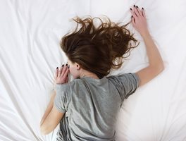 Проучване: Недоспиването при тийнейджърите повишава риска от множествена склероза на старини