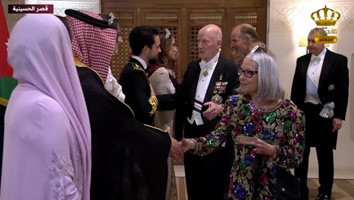 Цар Симеон и царица Маргарита отидоха на сватбата на принца на Йордания (Снимки)