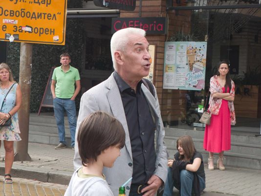 Волен Сидеров на протеста за отваряне на Руската църква в София