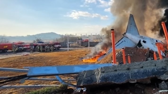 НОВА ТРАГЕДИЯ В НЕБЕТО! Самолет се разби в сграда в Калифорния, има загинали (Видео)