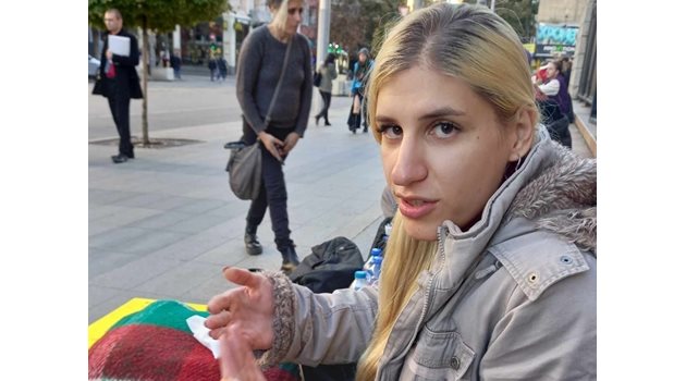 Габриела Банкова е твърдо решена да продължи гладната стачка пред Съдебната палата не само заради себе си, но и заради другите като нея.