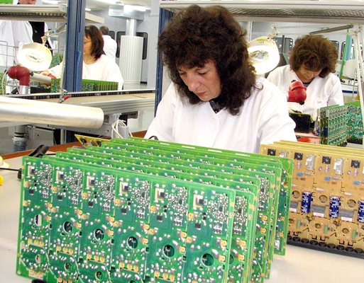 Производството на електроника е с един от най-високите ръстове през май.

СНИМКА: “24 ЧАСА”
