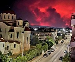 Огнената стихия в Северна Гърция се разраства. Снимки и видео: 24 часа