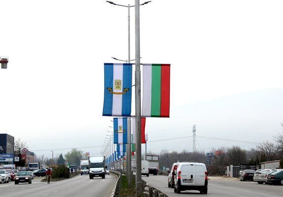 Знамената радват жителите на Пловдив.