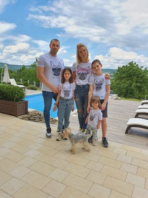 Тяна и Иво с трите им деца