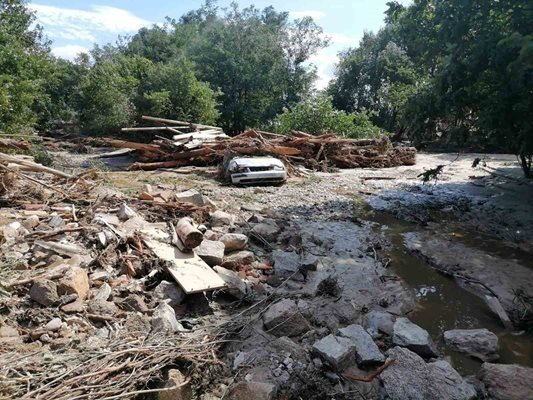 Карловското село Каравелово след бедствието СНИМКА: Архив