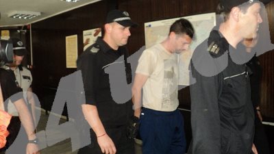 Окръжният съд в Благоевград гледа мярката за неотклонение на бившия футболист Марио Метушев СНИМКИ: Тони Маскръчка