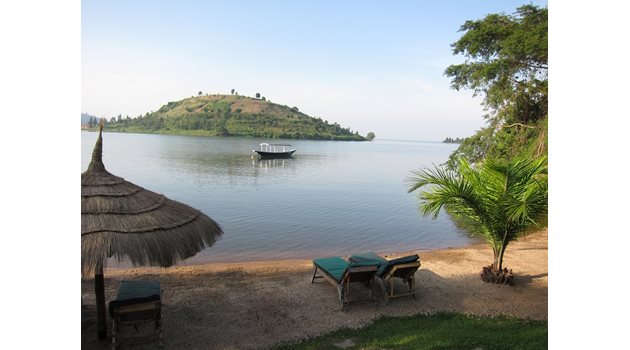 Около 500 000 души зависят от риболова в езерото Киву, което може да изригне, ако пластовете му се преобърнат и въглеродният диоксид излезе на повърхността.