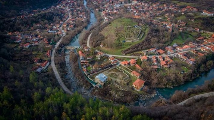 Разкопките на крепостта "Калето" се водят от доц. д-р Стилиян Иванов Снимка: Facebook/ Rumyana Mondeshka