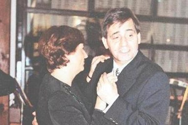 Галантен танцьор на 50-годишнината си - 19.10.1997 г. в Гоце Делчев. Сърдитият Жан тогава не отива за юбилея.