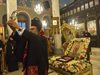 Болни се молят в Пловдив на св. Лука преди операция