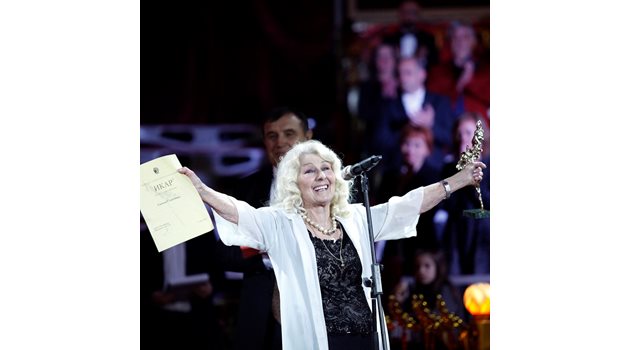 Гинка Станчева с почетната награда "Икар" за цялостен принос към театъра