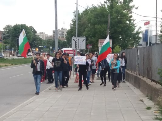 Пореден протест в Силистра срещу движението на тирове в града СНИМКА: Авторката