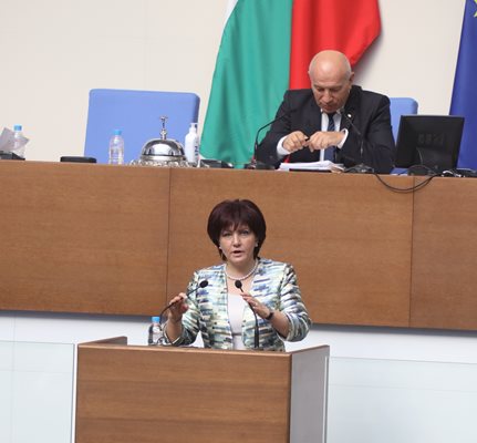 Парламентарната шефка Цвета Караянчева покани евронаблюдатели за вота догодина.