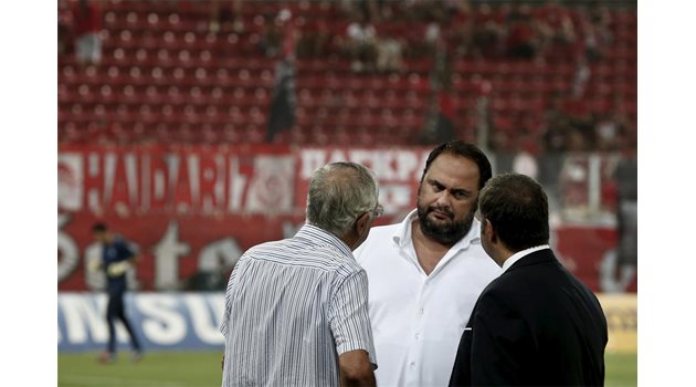 ВИНОВЕН: Босът на Олимпиакос засега отърва затвора, но повече няма да се занимава с футбол.