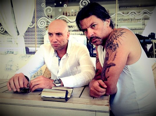 Захари Бахаров (вляво) и Мариан Вълев по време на снимките на третия сезон на “Под прикритие”.

СНИМКИ: АРХИВ И БУЛФОТО
