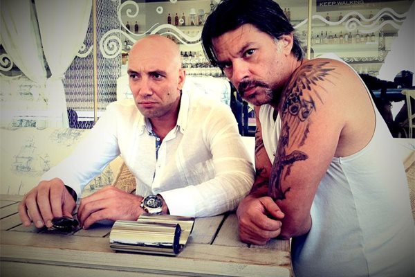 Захари Бахаров (вляво) и Мариан Вълев по време на снимките на третия сезон на “Под прикритие”.

СНИМКИ: АРХИВ И БУЛФОТО