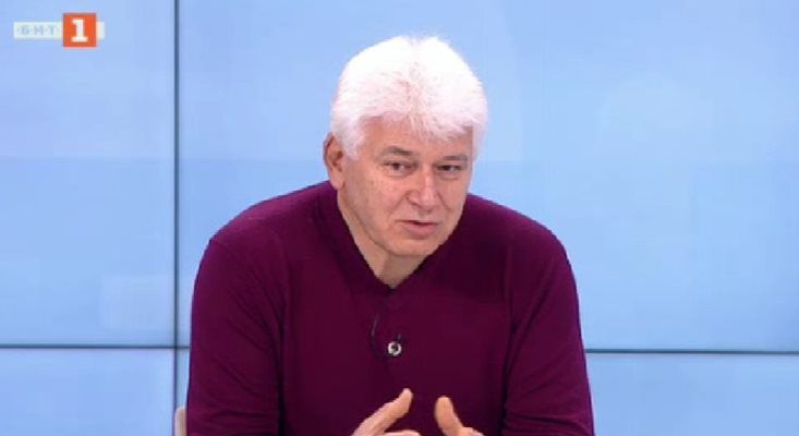 Проф. Пламен Киров: Днес ще мерят силите си в парламента, насилие по улиците няма да има