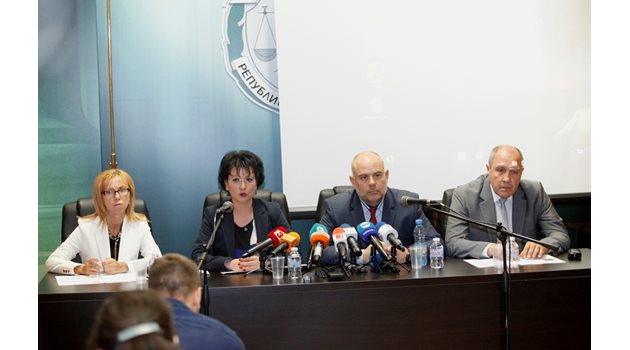 Прокурорите Детелина Йотова, Румяна Арнаудова, Иван Гешев и шефът на Вътрешна сигурност в МВР Румен Ганев разказват за акцията.