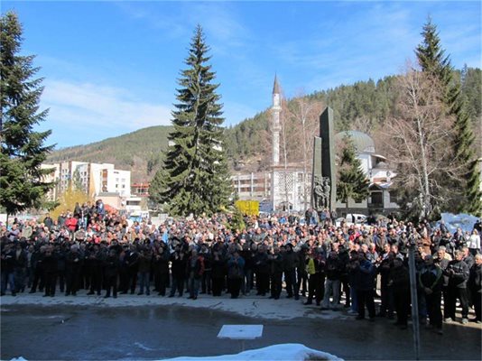 Мадан, 14 март 2012 г. - поредният митинг на миньорите, които не бяха получавали заплати от месеци