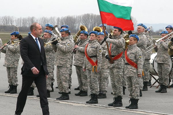 Румен Радев прие строя в Граф Игнатиево. Снимки: Евгени Цветков