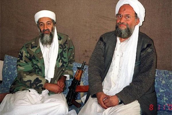 Докато Осама Бен Ладен беше жив, Айман Зауахири (вдясно) бе най-близкият му съратник, негов пръв заместник и ръководител на операциите на "Ал Кайда"
СНИМКА: РОЙТЕРС