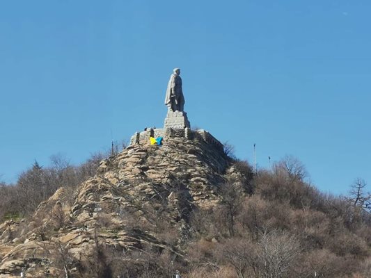 Альоша с украинския флаг.