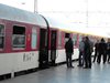 Дим между седалки в първокласен вагон спря влака Варна-София, свалиха пътниците