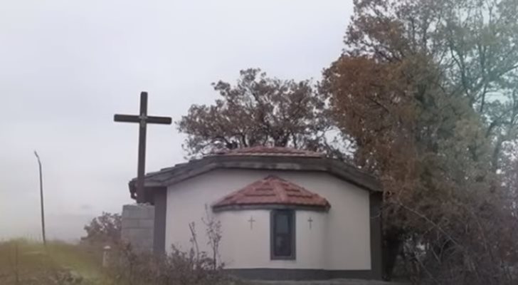  Параклисът в петричкото село Богородица 