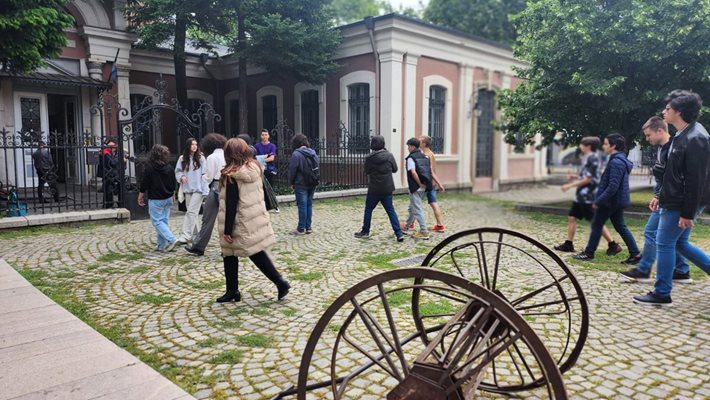 Сградата на Историческия музей в Пловдив е на труднодостъпно място.