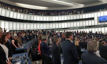 Жега в ЕП: Английски и полски евродепутати с демонстрация срещу ЕС