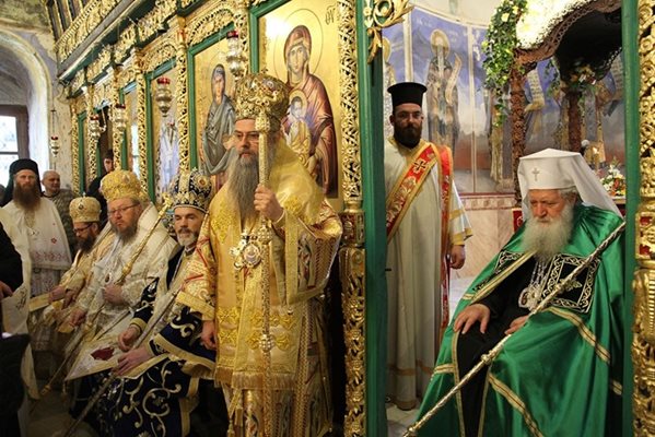 Патриарх Неофит на 50-ия рожден ден на владиката, отбелязан в манастира “Св. св. Кирик и Юлита”.