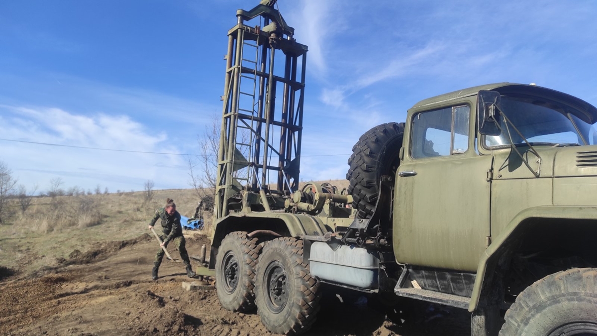 Военни помогнаха за справянето с водната криза в село Татари