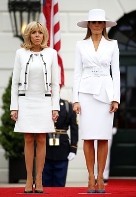Мелания и Брижит бяха в бели тоалети за церемонията по посрещането в Белия дом.
