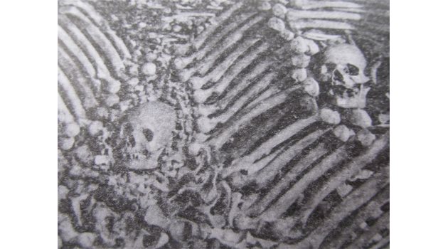 МОЩИ:Архивна снимка на костницата на въстаниците.
СНИМКА: АРХИВ НА АВТОРА