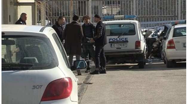 Явор Бахаров пред полицията в Банско.