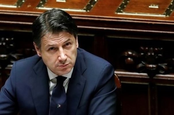 В Италия спасиха управляващата коалиция, след като "Пет звезди" реши да остане в правителството