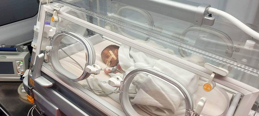 Медици от Пловдив се борят за живота на бебе, родено с тегло 1200 грама