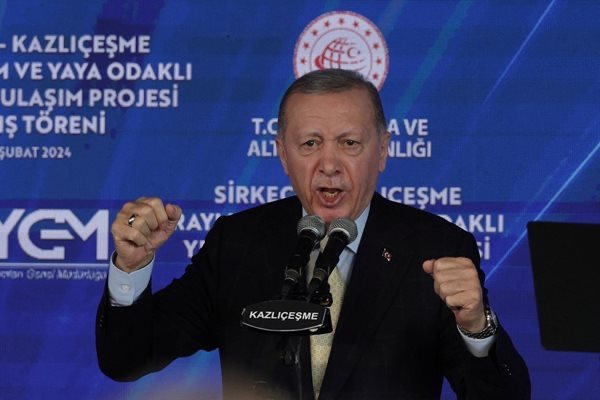 Ердоган търси начин да ограничи влиянието на турския Конституционен съд