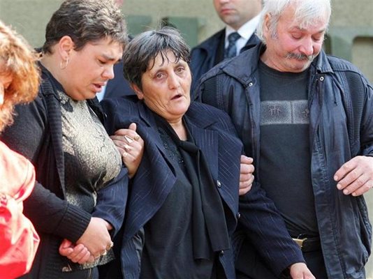 Майката и бащата на на Мария Димитрова най-тежко понесоха скръбта.