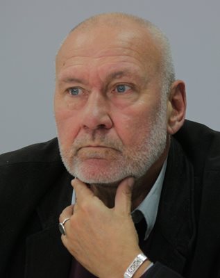 проф. Николай Овчаров