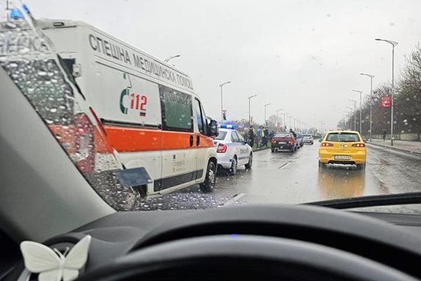 Линейка и патрулки бяха на мястото на инцидента. Снимка: I see you KAT-Пловдив