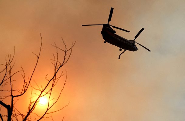 Лос Анджелис остава в огнен капан, въпреки напредъка на огнеборците Снимка: Ройтерс