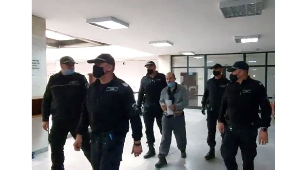 Убиецът на родителите си остава в ареста, реши Окръжният съд в Благоевград